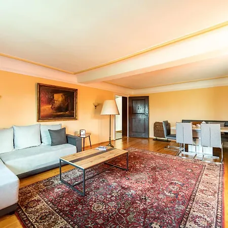 Marga Jenner Apartment *